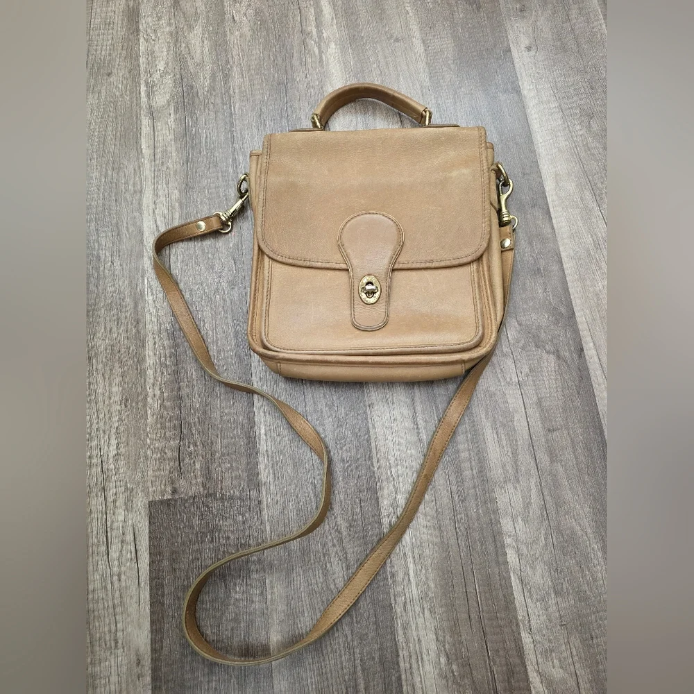 Vintage HUNT CLUB Elegant Tan Leather Women's Crossbody Equestrian Coach Like